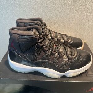 Jordan 11 Retro Size9.5 with box